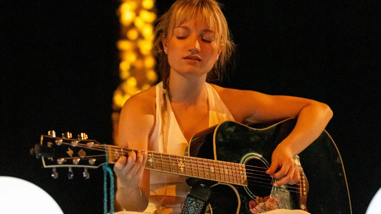 ESSENZ<br>Schauspiel, Tanz und Gesang