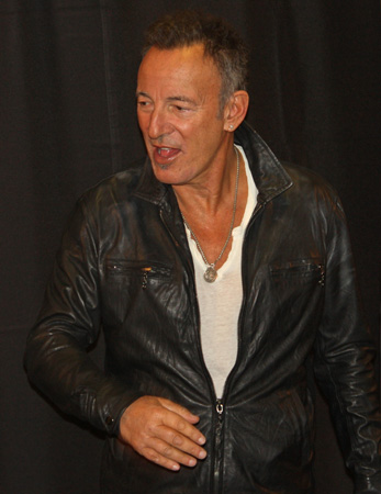 BruceSpringsteen2016TatteredCoverBookstoreDenver19ImageTVS
