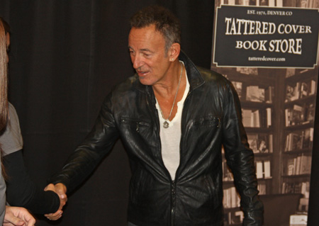 BruceSpringsteen2016TatteredCoverBookstoreDenver25ImageTVS