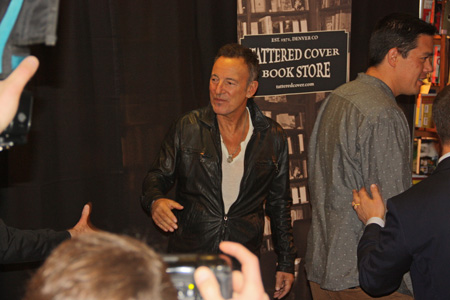 BruceSpringsteen2016TatteredCoverBookstoreDenver27ImageTVS