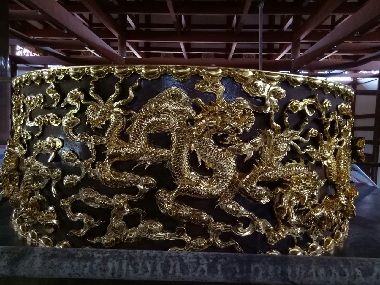phù điêu dát vàng