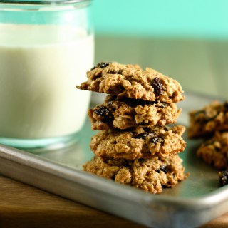 Vegan Oatmeal Raisin Cookies