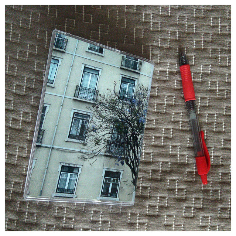 Tiene 48 hojas rayadas