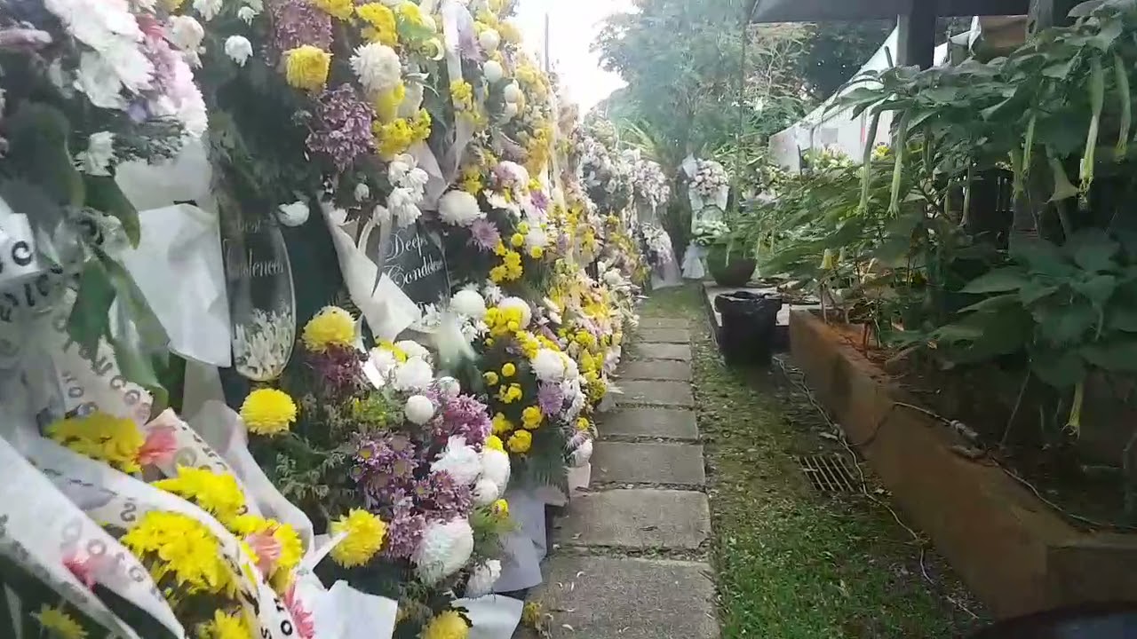 Kuching short of fresh flowers as florists rush to fill wreath orders