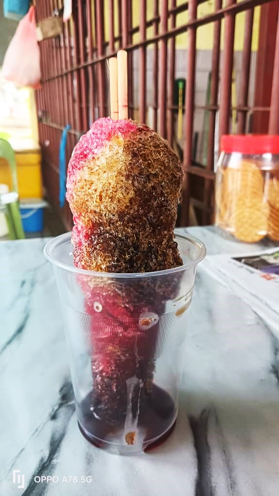 Third generation vendor keeps legacy of Ah Yong ABC and Ice Kantong alive at Wayang Street