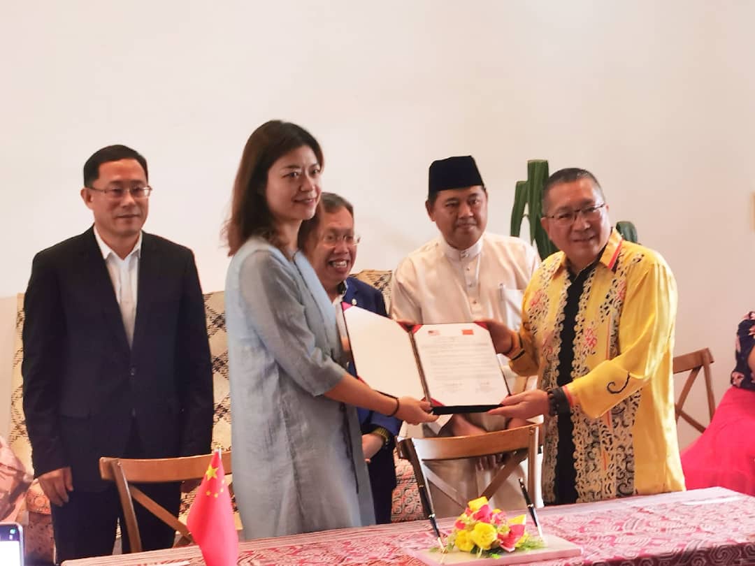 Sarawak’s Kuching city signs MoU with China’s Linshu city to develop craft industries