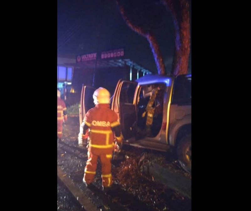 1 killed, 1 injured in single-vehicle accident along Jln Laksamana Cheng Ho in Kuching