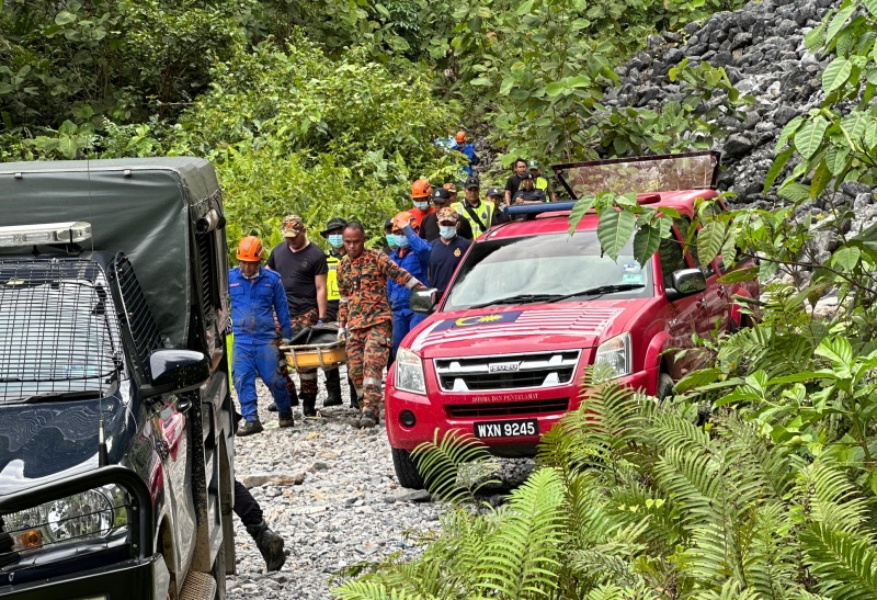 Body of Indonesian miner buried under landslide in Gunung Tabai retrieved
