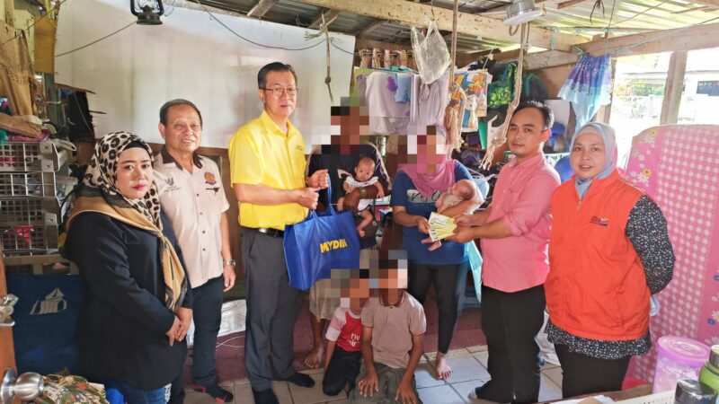 Kota Sentosa rep, welfare officers extend vital aid to 2 struggling families in Kampung Stutong Melayu