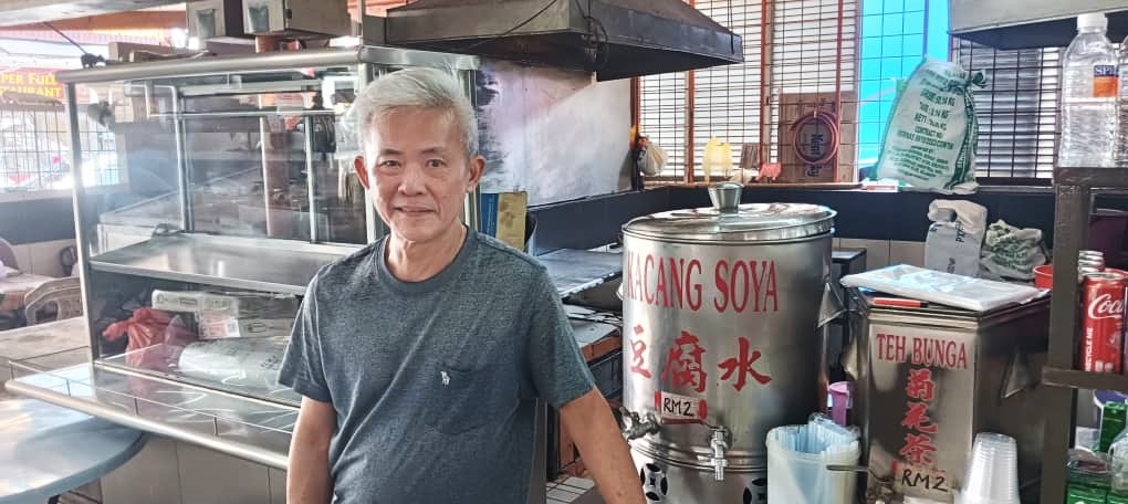 Generations of tradition: Iconic soya milk, chrysanthemum tea stall at Kuching’s Open Air Market