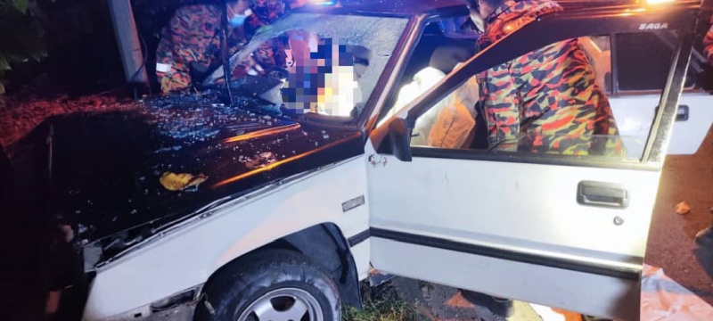 28yo woman killed, 1 injured after car crashes into tree along Jalan MJC Batu Kawah