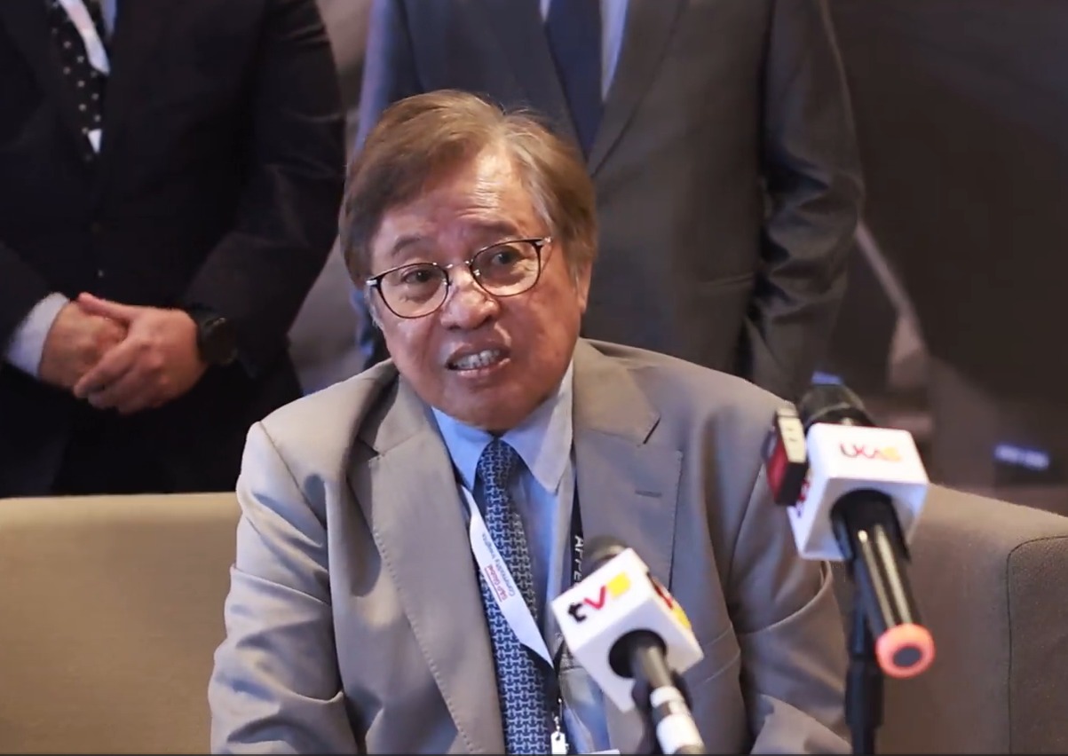 Premier clarifies no issue between Sarawak, PETRONAS, cites misinformation for confusion as discussions continue