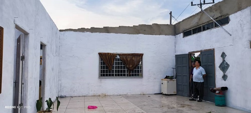 Strong winds rip roofs, topple trees in Miri and Limbang