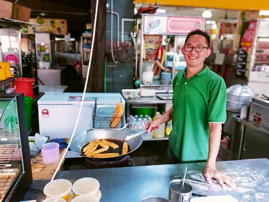 Happy-go-lucky vendor Ah Kiong finds joy, success in Chinese breadsticks, or ‘youtiao’ venture