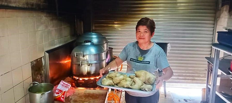 Veteran owner of World Cafe shares 30-year journey in perfecting Hainanese-style chicken rice