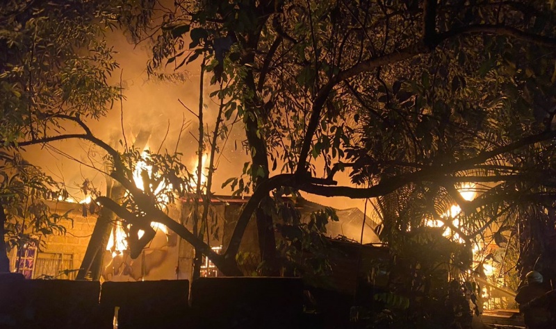 15 left homeless after fire destroys 2 houses in Kpg Semerah Padi