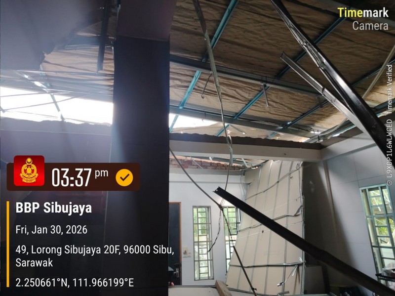 Minor LPG gas explosion injures elderly man in Sibujaya home