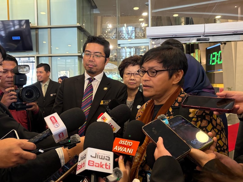 Law Minister Azalina not objecting to one-third parliamentary seats for 2 Bornean States