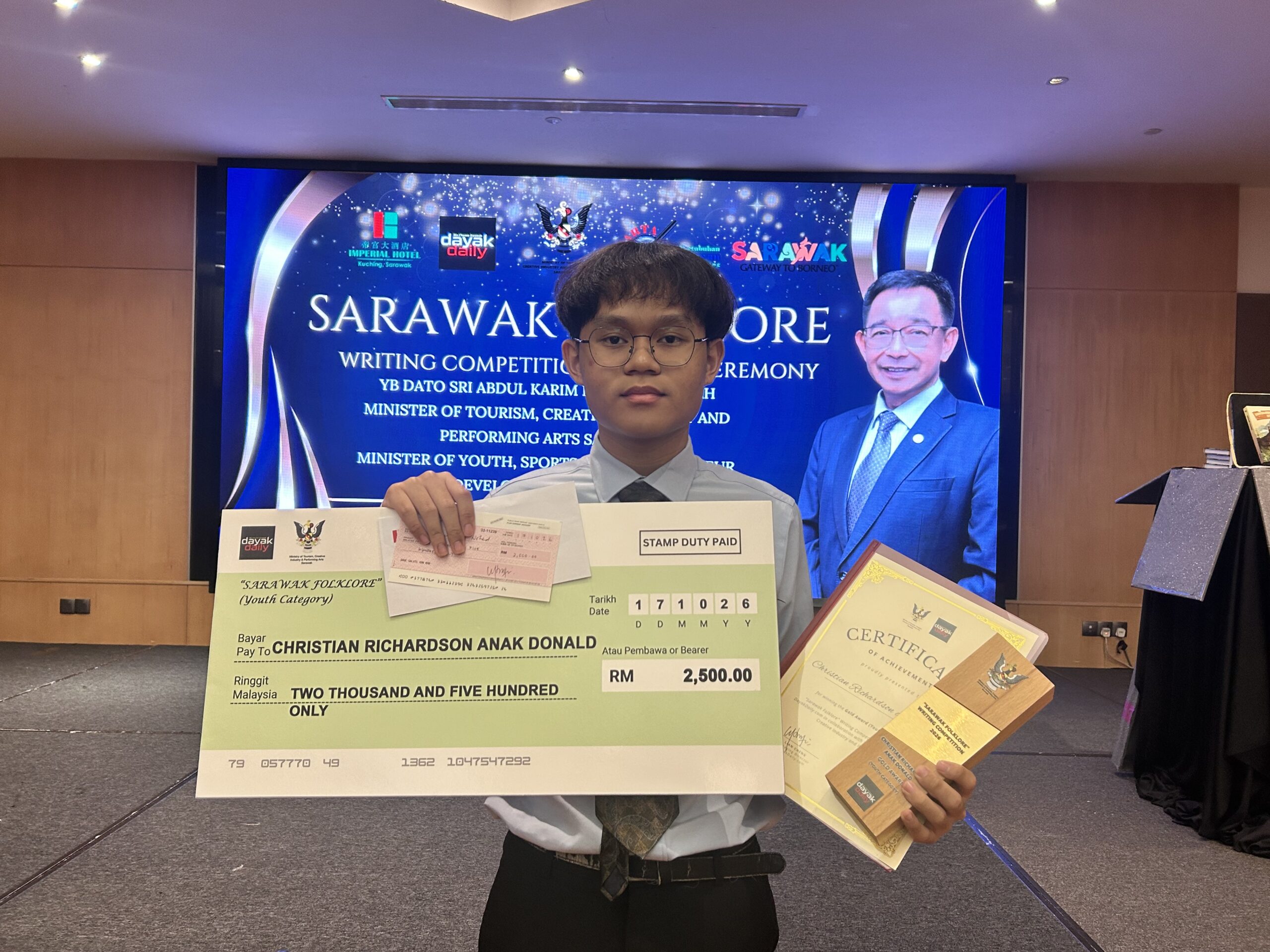 ‘I’ll keep joining until I win first place’: 17yo fulfils promise in DayakDaily writing competition