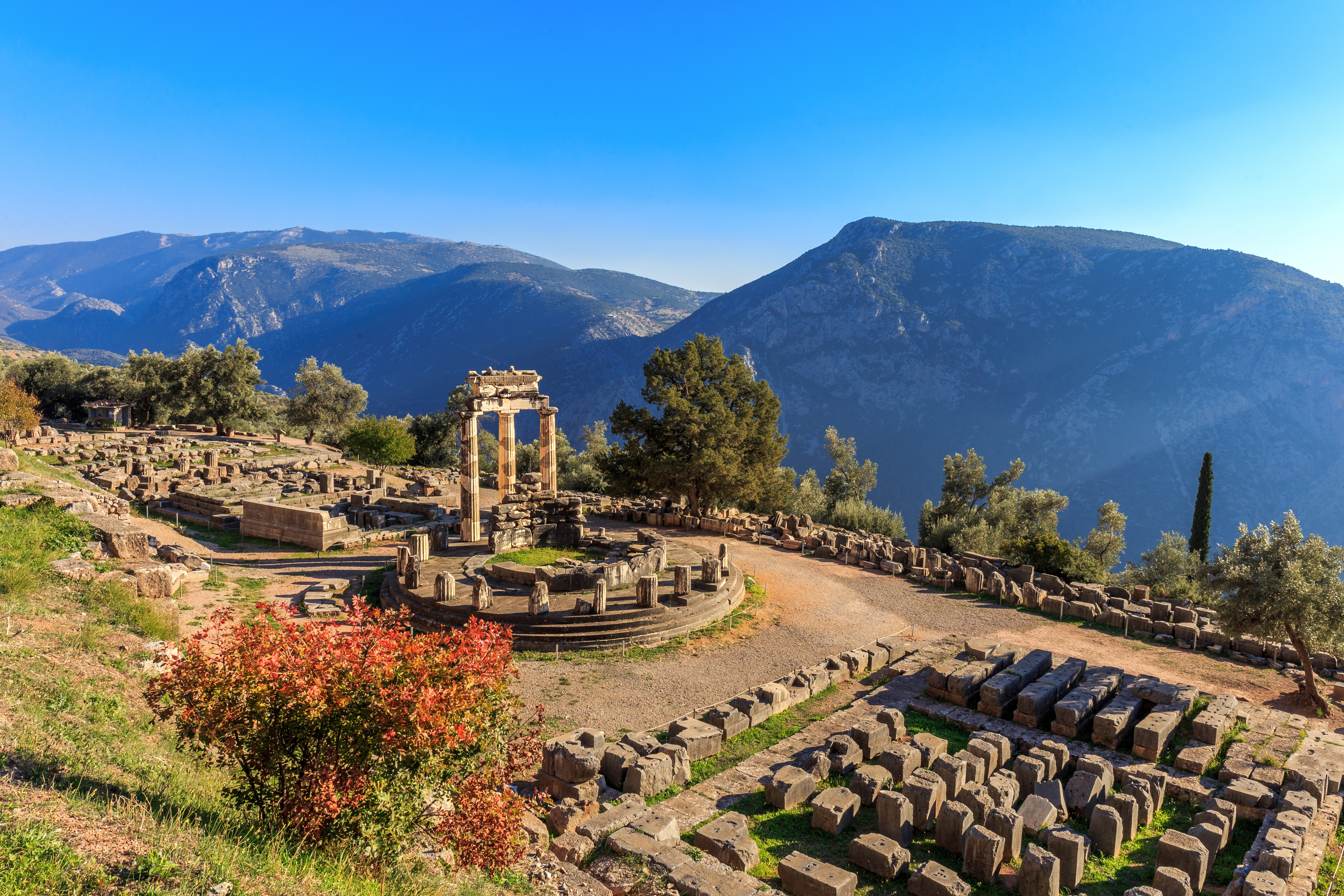 Photo Delphi is located 180 kilometers northwest of athens and is served by a frequent bus service. Athens To Delphi From 30 Private Car Transfer In 2 Hours Daytrip