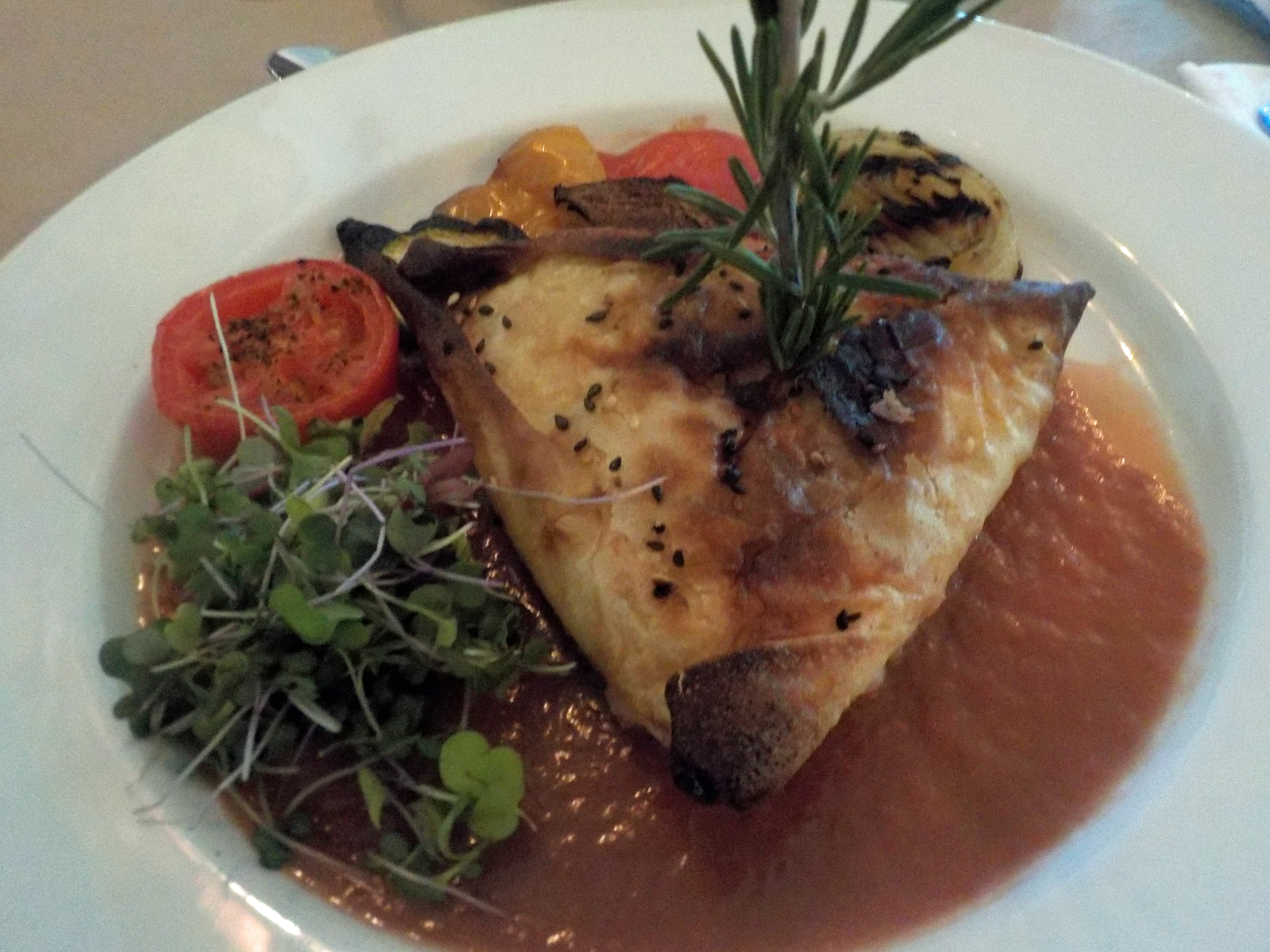 Saumon en croûte, sauce rhubarbe et orange