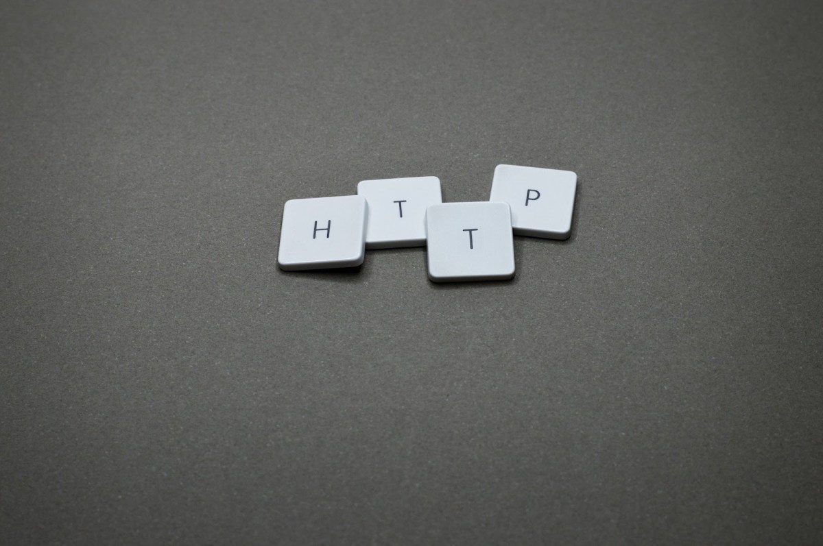 Four white squares on a grey background, displaying the letters h t t p.