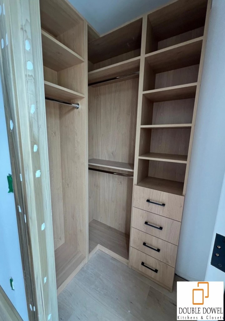 Walk-in closet_brown