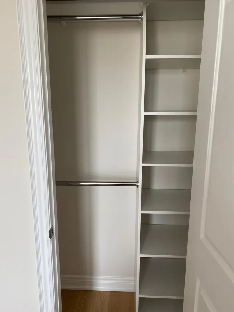 Reach-in shelfs