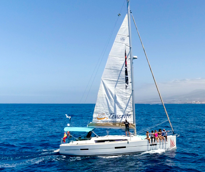 Kailani Sailing Charters From Puerto Colon Book Online With