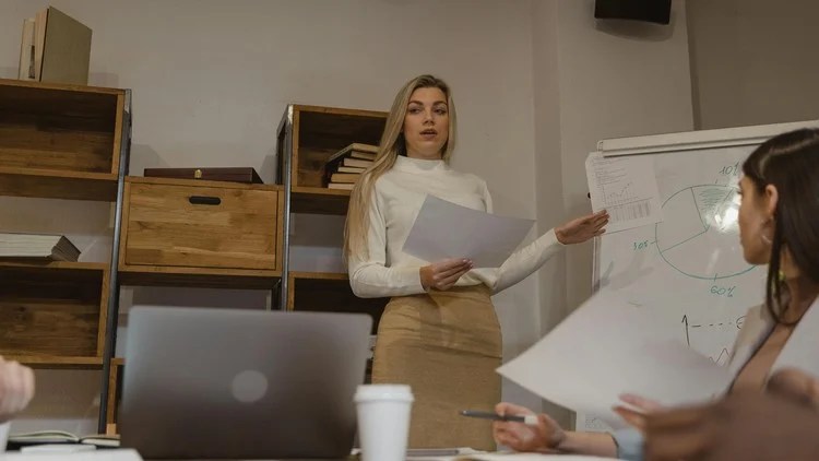 How to Successfully Pitch Business Ideas to Investors 11 How to Successfully Pitch Business Ideas to Investors