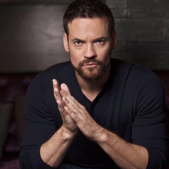 Shane west was born shannon bruce snaith in 1978 in baton rouge, louisiana, the son of leah (launey), a lawyer, and don snaith, a drugstore owner. Gotham Shane West Set For Key Role On Final Season Of Fox S Batman Prequel Deadline