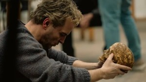 elsinore review andrew scott is heartbreakingly great as aids stricken star determined to play hamlet telluride film festival