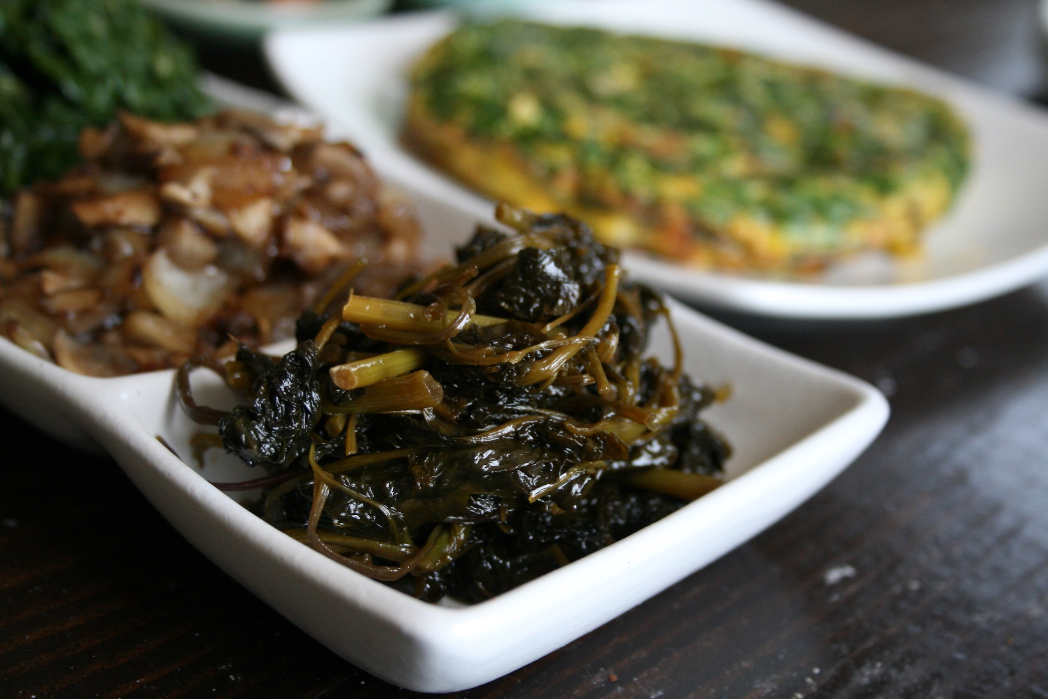 Braised Garlic Mustard Side Dish