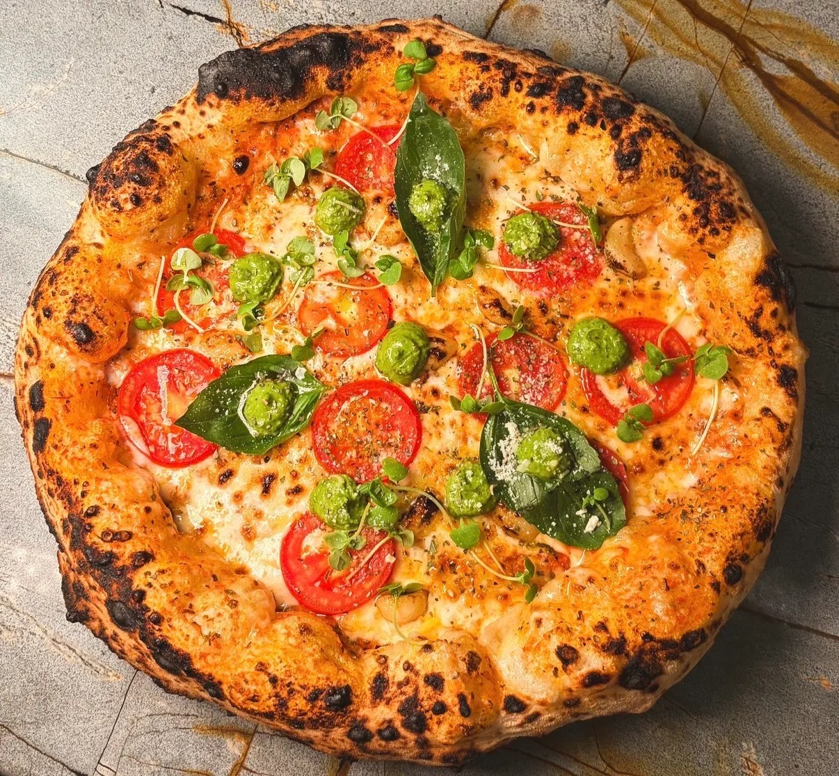 Basilico Pizza at Altito with crispy crust