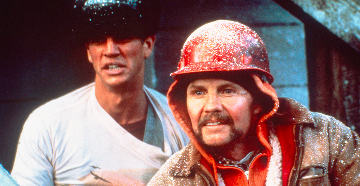 Runaway Train 1985 - Stunning 4K Ocean Textures | Free Download