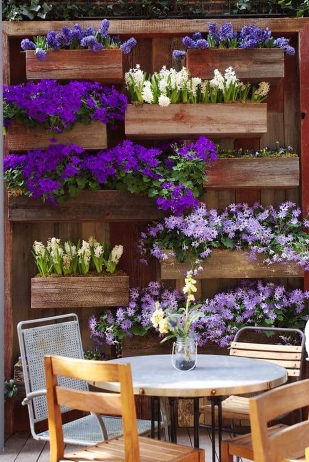 A quick and easy project idea with step by step instructions! 15+ Awesome Ideas to Display Your Vertical Planter