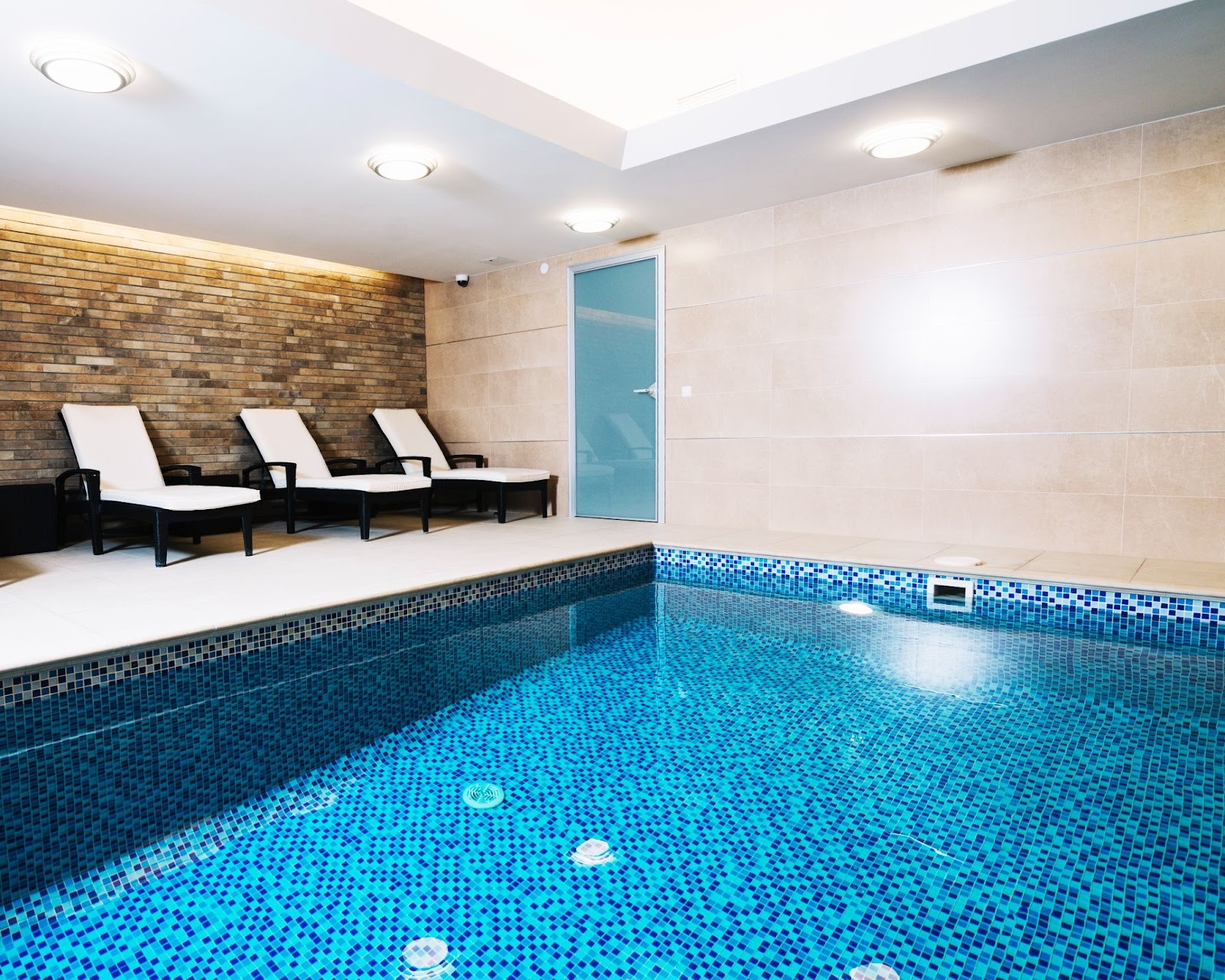 Pool Tiler Sydney swimming pool tiling