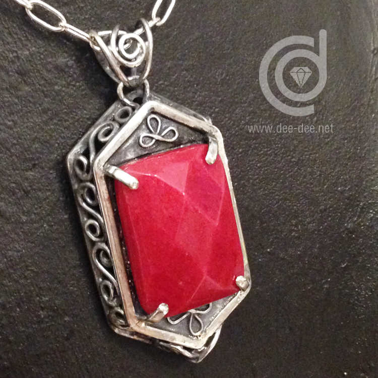 pendente de prata com jade