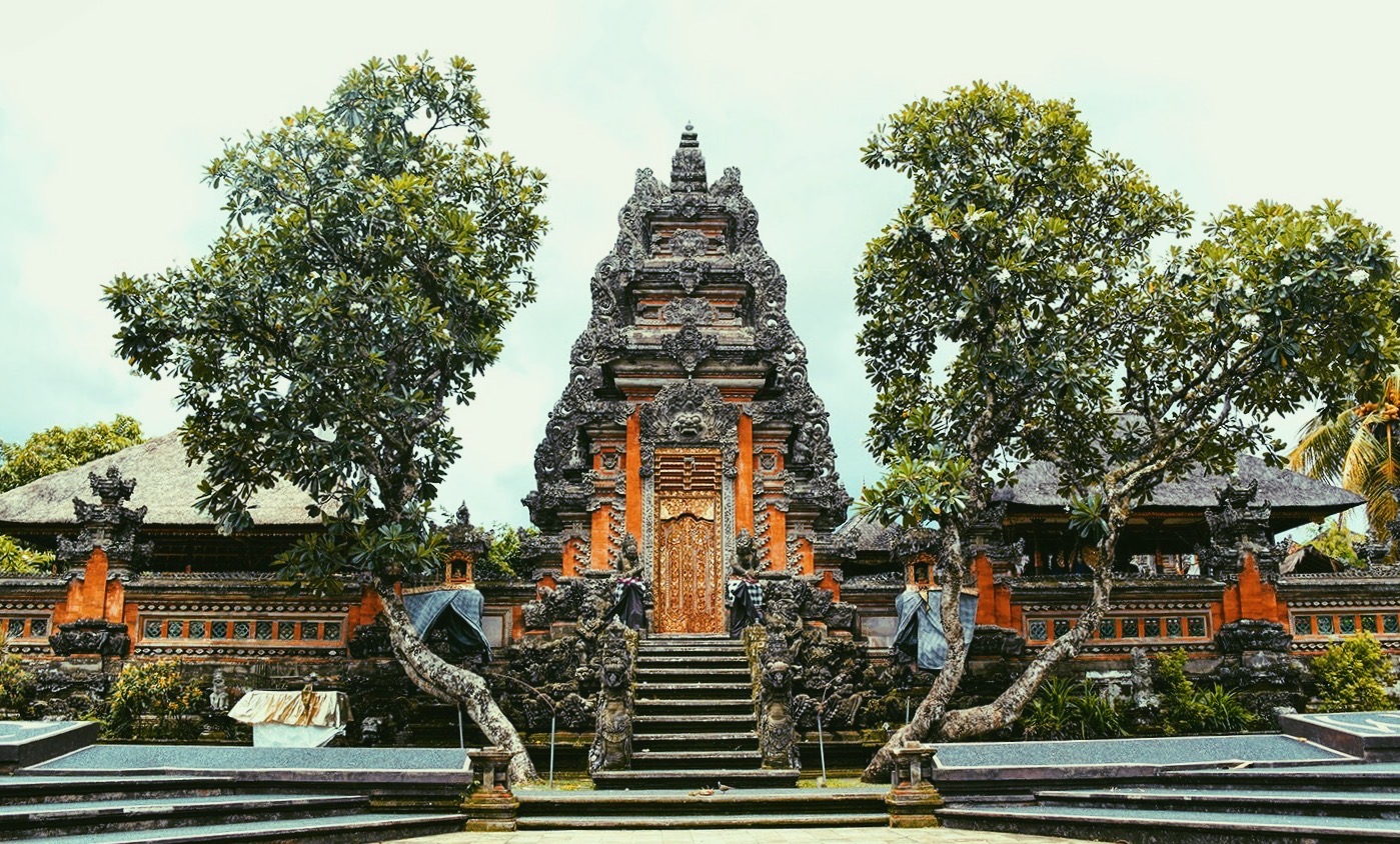 Puri Saraswati Temple just beside the Starbucks in Ubud.