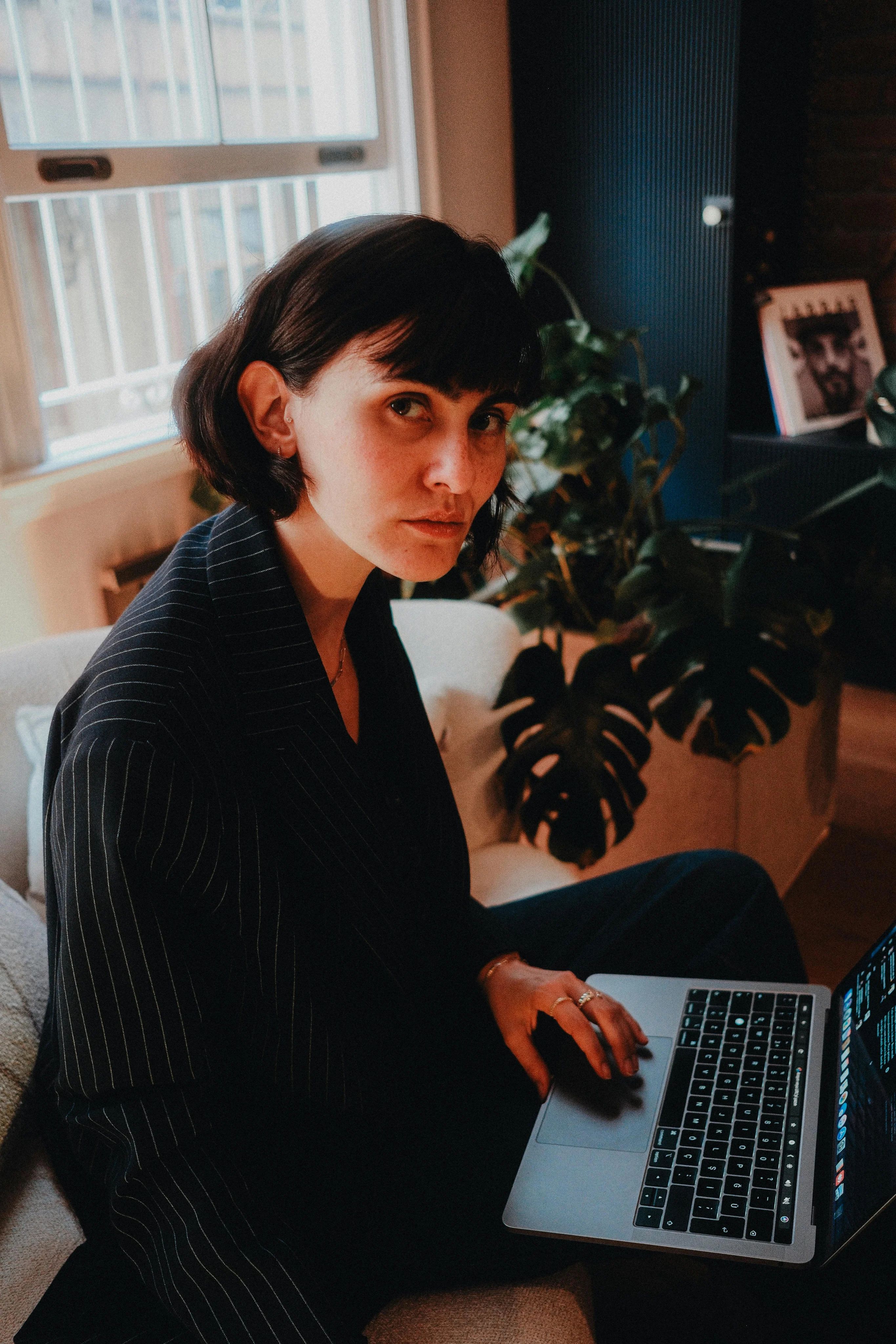 professional-woman-working-laptop