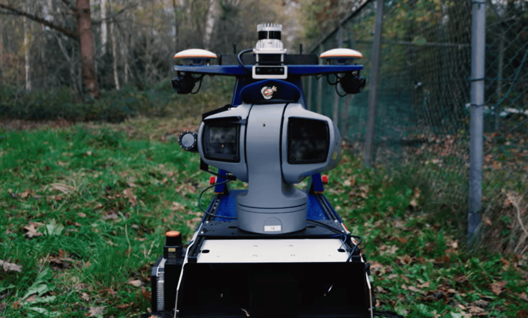 Robot