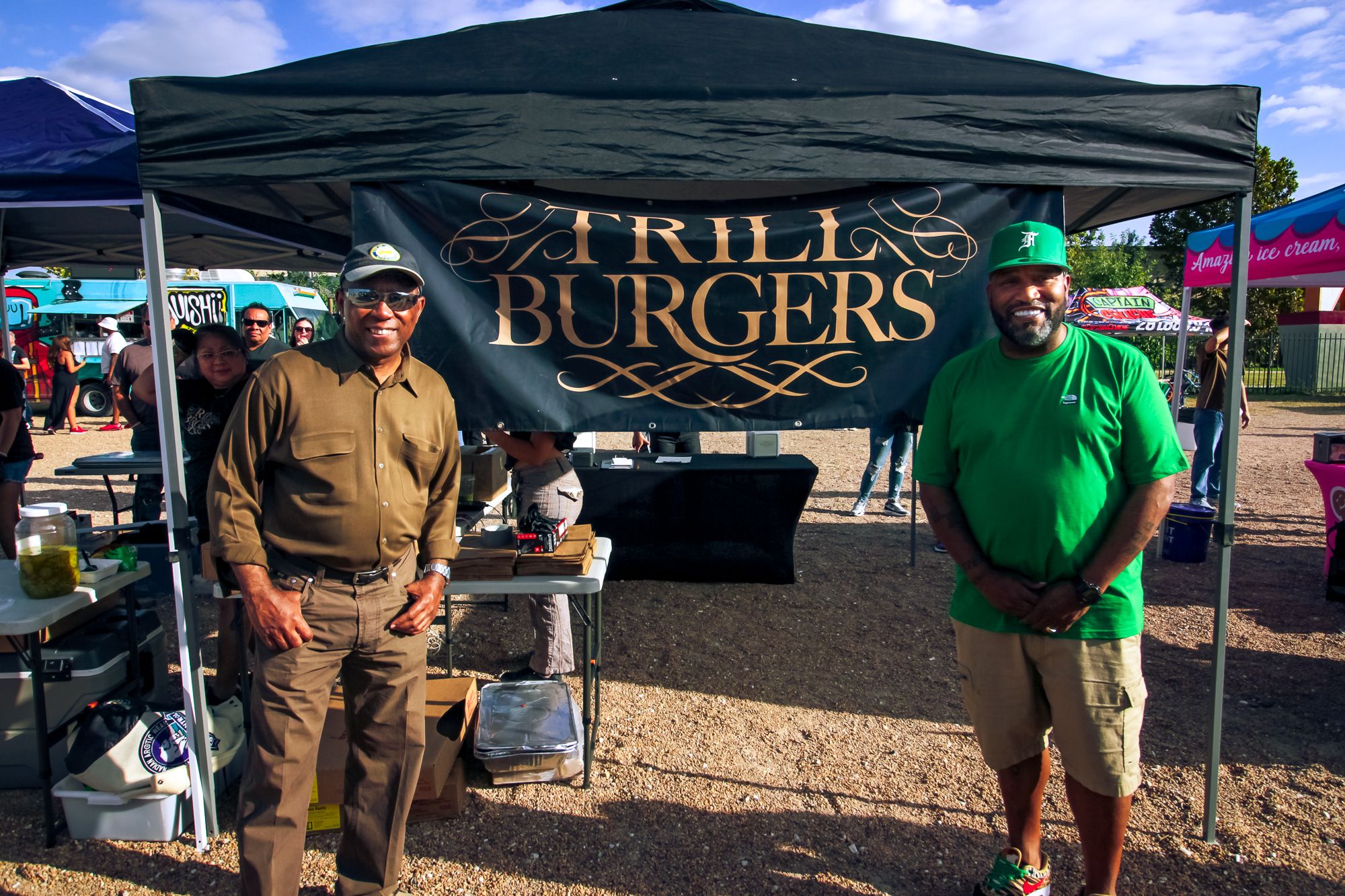Mayor Turner, Bun B brings Trill Burgers Pop-Up to City Hall ...
