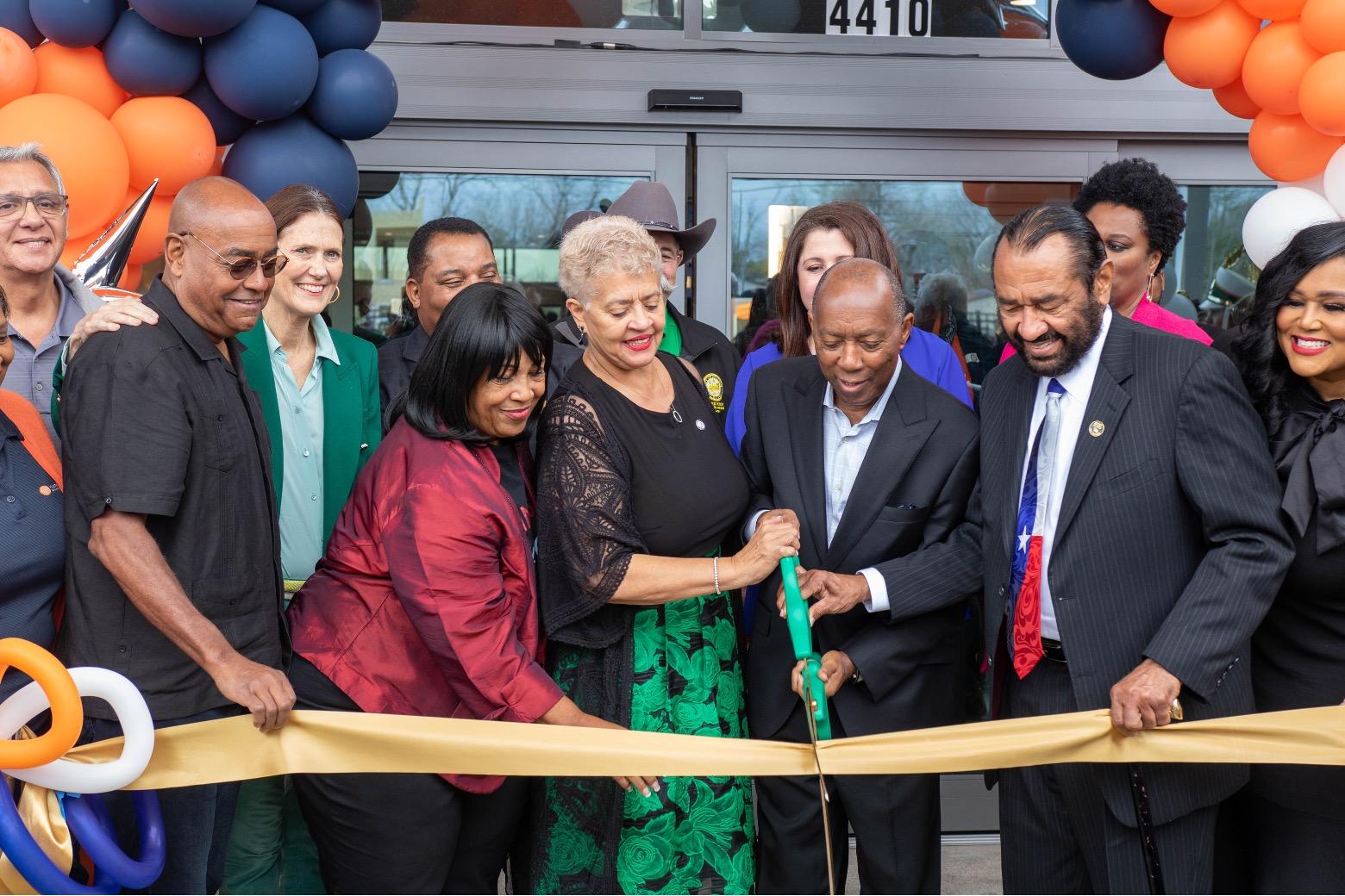 City opens Sunnyside Health and MultiService Center