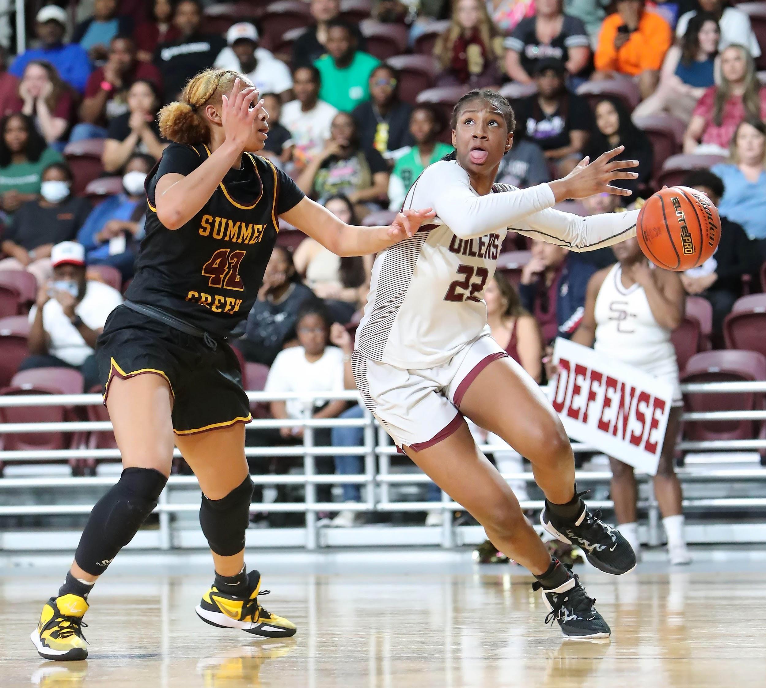25 February 2023: Pearland Oilers power forward RyLee Grays (22) drives to the basket