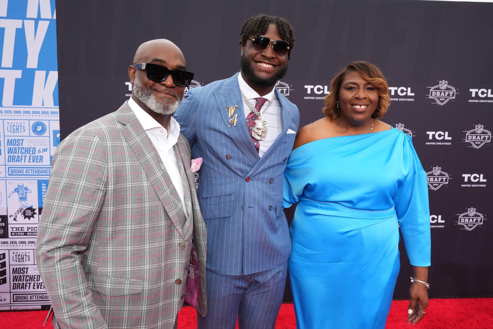Texans edge rusher Will Anderson Jr., center, poses with his parents, William and Tereon Anderson, on the NFL Draft red carpet