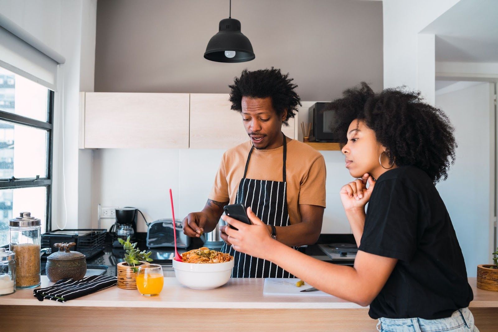A black couple in the kitchen.