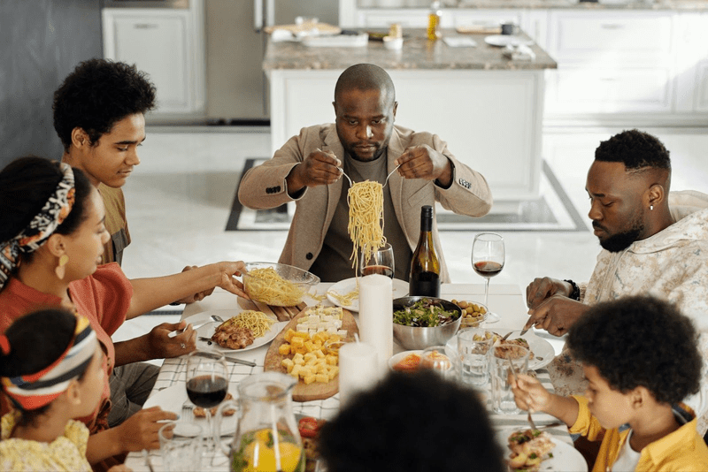 Family prepares to eat Thanksgiving dinner