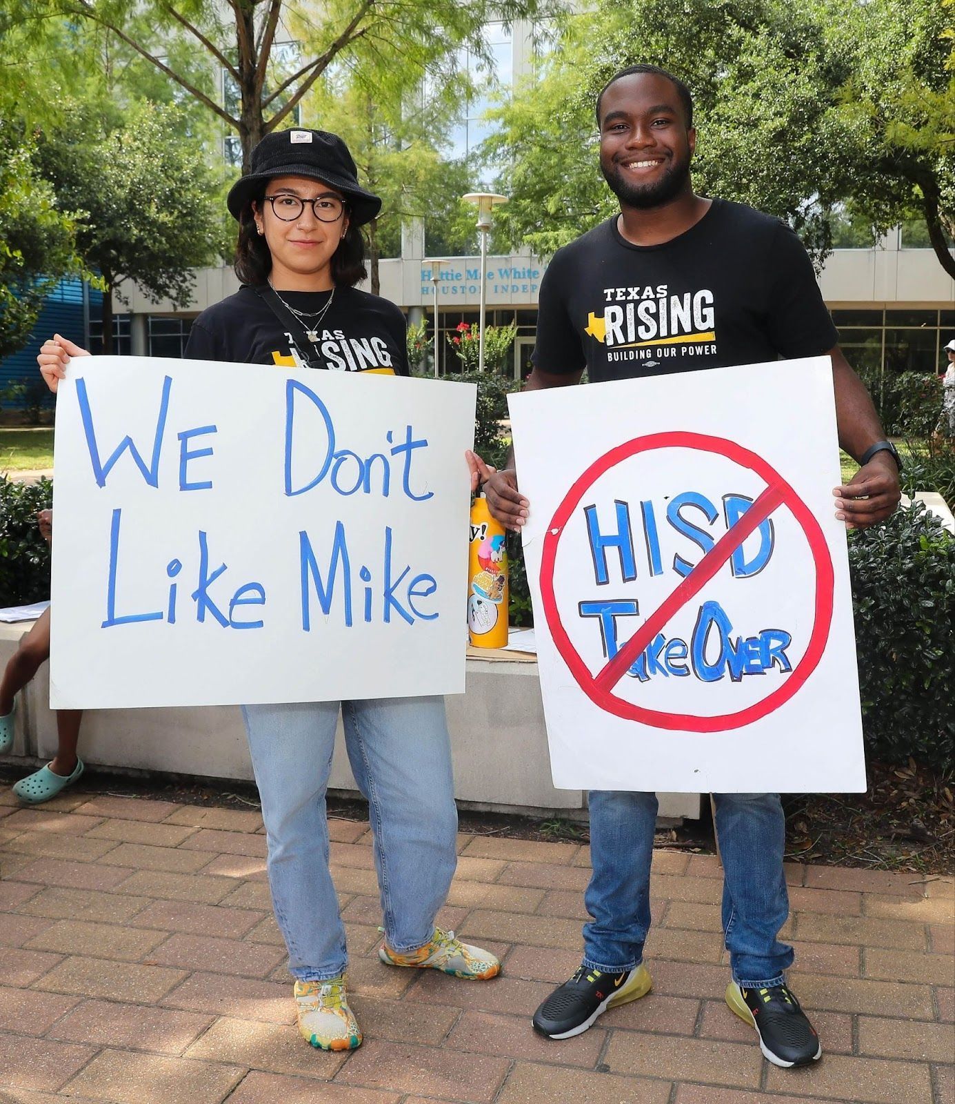 Protests against the layoffs of well-liked principals and teachers at HISD took place this week, organized by parents and students. Credit: Jimmie Aggison/Houston Defender (November 2023).