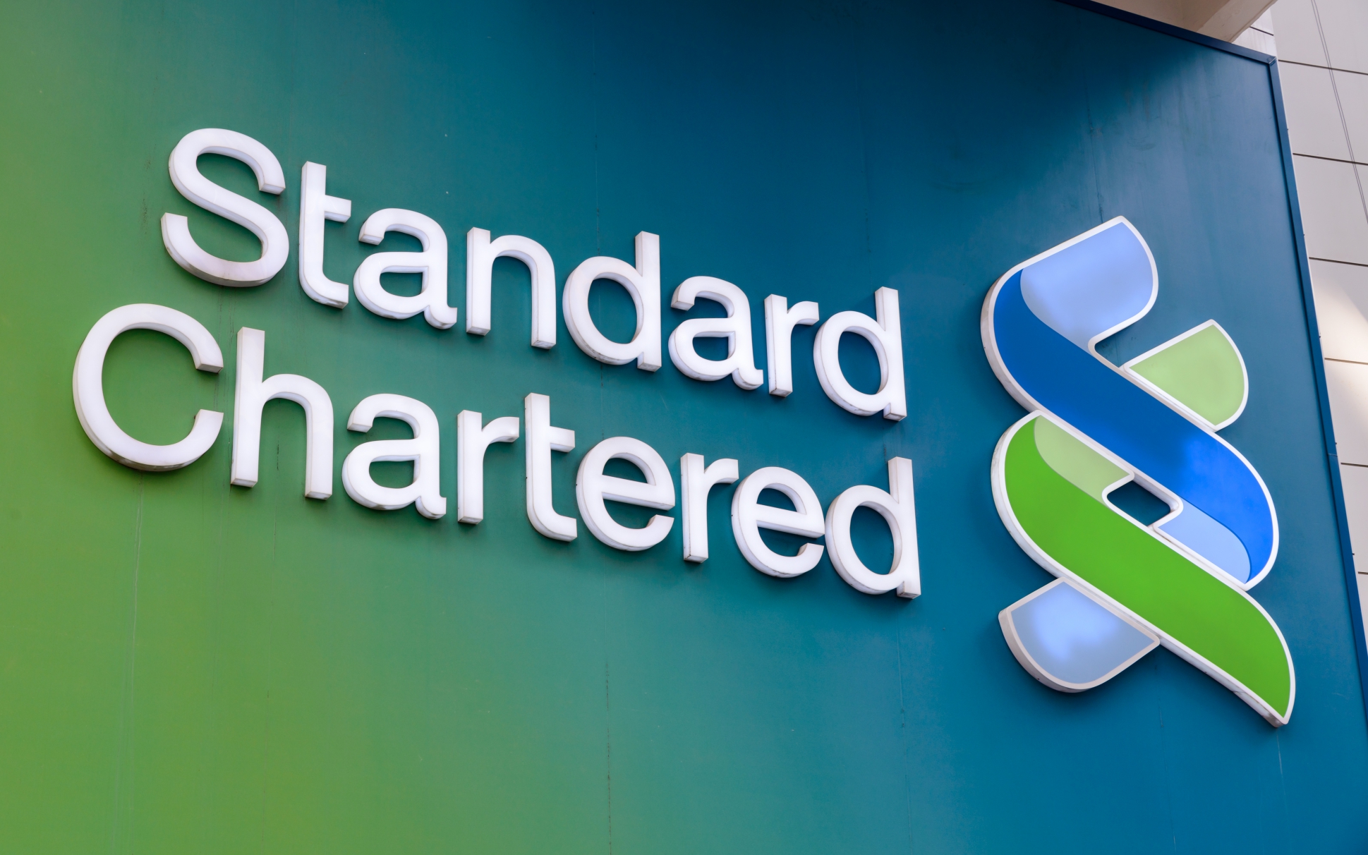 Standard Chartered Highlights Rapid Corporate Adoption of Ethereum, Projects Institutional Holdings Could Reach 10% of Supply
