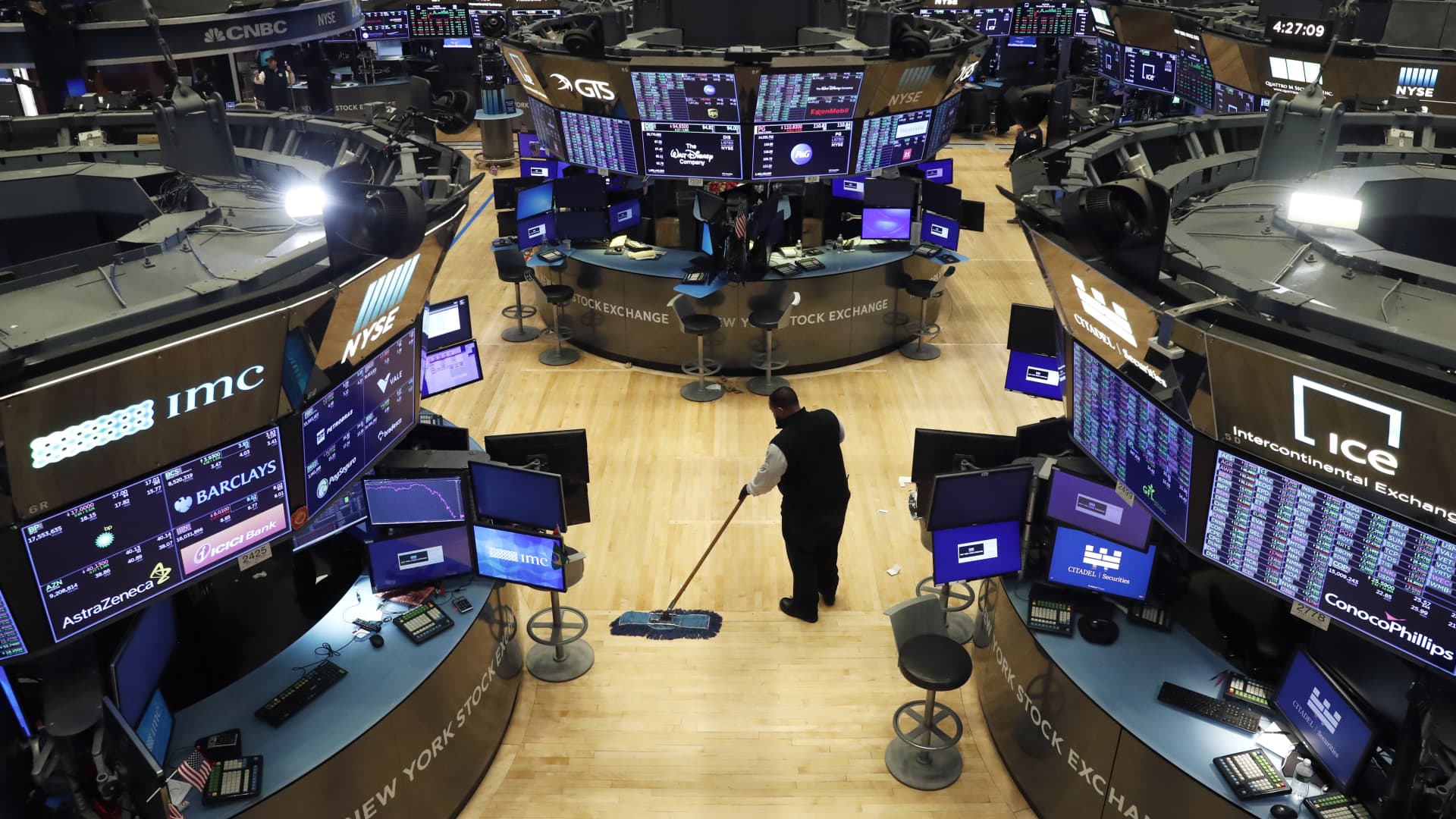 Wall Street Trade Groups Urge Regulators to Rethink Basel Crypto Standards Amid Market Concerns